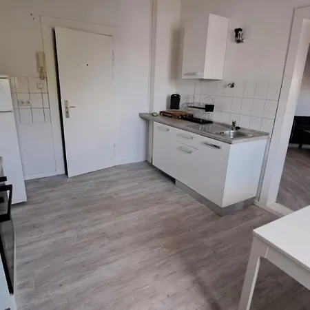 Apartment 80qm 2,5 In Uninähe Hauptbahnhofnähe 4 Einzelbetten 2 Duschen Wohnküche Neu Duisburg