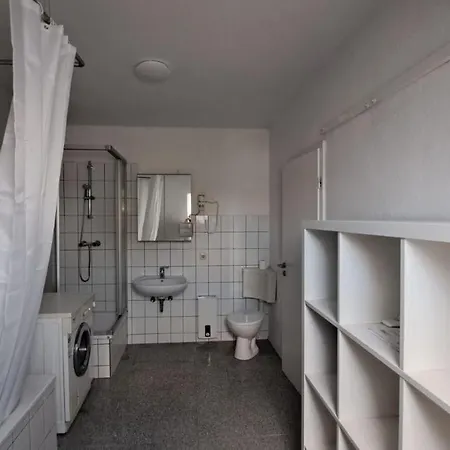 Apartment 80qm 2,5 In Uninähe Hauptbahnhofnähe 4 Einzelbetten 2 Duschen Wohnküche Neu *