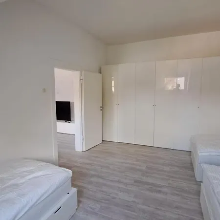 80qm 2,5 In Uninähe Hauptbahnhofnähe 4 Einzelbetten 2 Duschen Wohnküche Neu Apartment