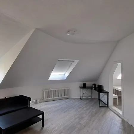 80qm 2,5 In Uninaehe Hauptbahnhofnaehe 4 Einzelbetten 2 Duschen Wohnkueche Neu Apartment