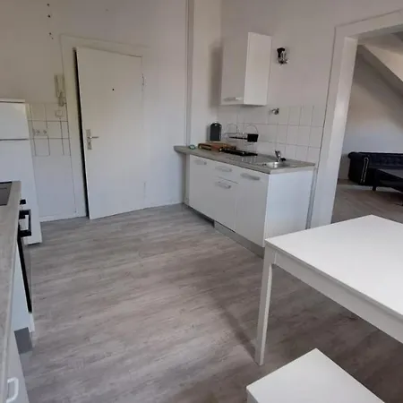 Apartment 80qm 2,5 In Uninaehe Hauptbahnhofnaehe 4 Einzelbetten 2 Duschen Wohnkueche Neu *