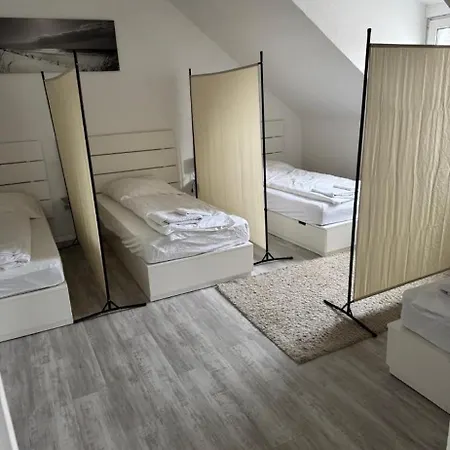 Apartment 80qm 2,5 In Uninähe Hauptbahnhofnähe 4 Einzelbetten 2 Duschen Wohnküche Neu