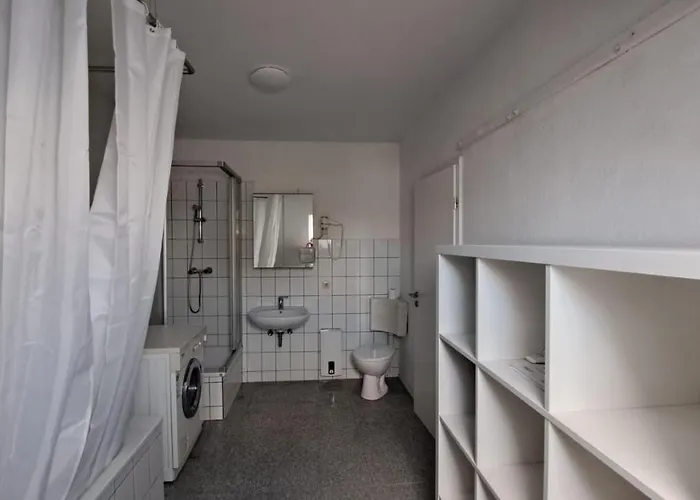 Lejlighed 80qm 2,5 In Uninaehe Hauptbahnhofnaehe 4 Einzelbetten 2 Duschen Wohnkueche Neu *