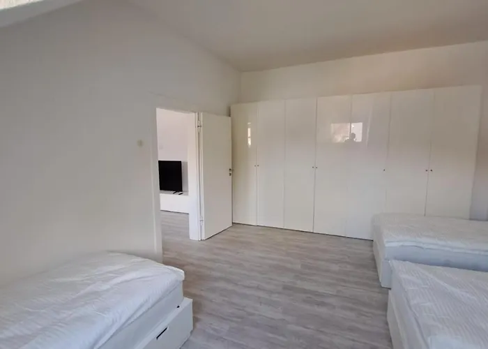 80qm 2,5 In Uninaehe Hauptbahnhofnaehe 4 Einzelbetten 2 Duschen Wohnkueche Neu Lejlighed