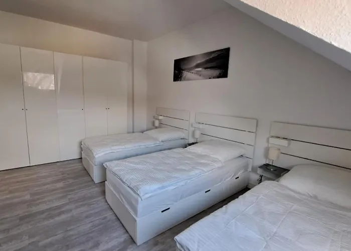 80qm 2,5 In Uninaehe Hauptbahnhofnaehe 4 Einzelbetten 2 Duschen Wohnkueche Neu * Duisburg