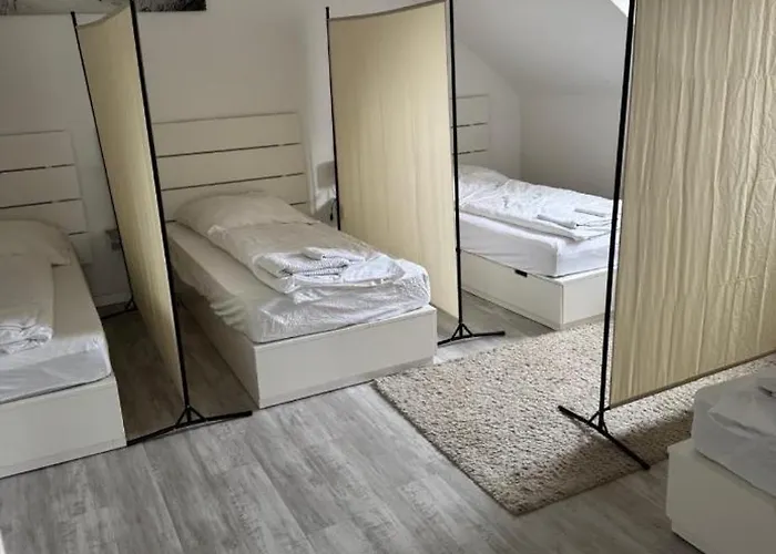 Lejlighed 80qm 2,5 In Uninaehe Hauptbahnhofnaehe 4 Einzelbetten 2 Duschen Wohnkueche Neu